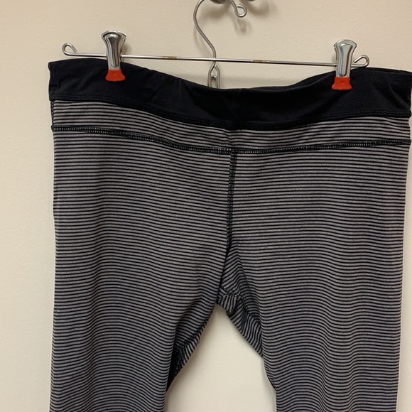 Lululemon running crop - Picture 2 of 9